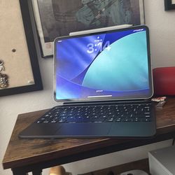 M4 11 inch iPad Pro WiFi +Cellular Bundle