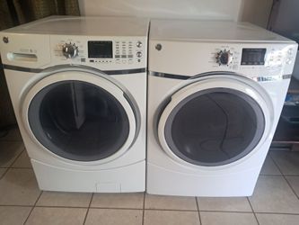 GE Front Load Washer And Electric Dryer Set $400