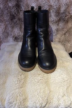 Women’s leather boots