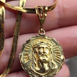 14k 24 Inch Herringbone Chain & Jesus Pendant 