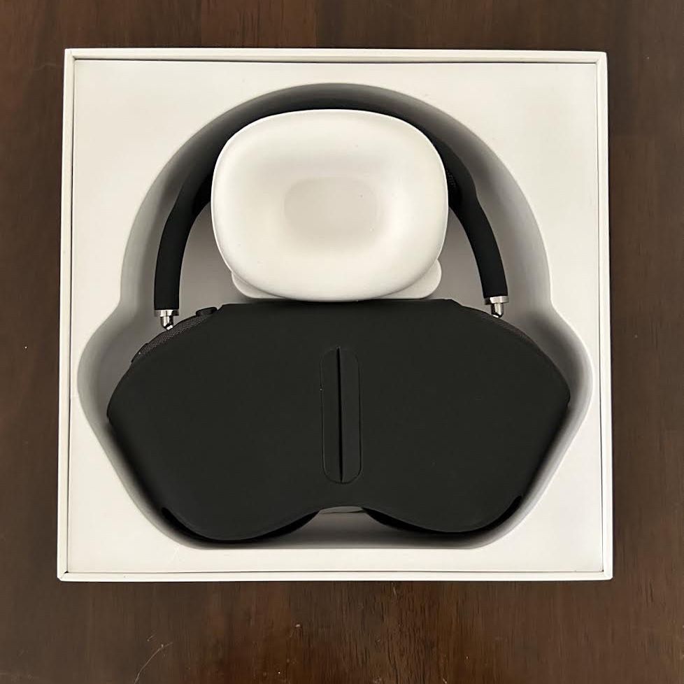 *Brand  New Condition*Apple AirPods Max Headphones