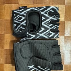 HALLE BERRY WORKOUT GLOVES. 