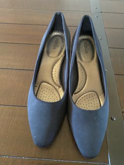 Size 8.5 women’s shoes