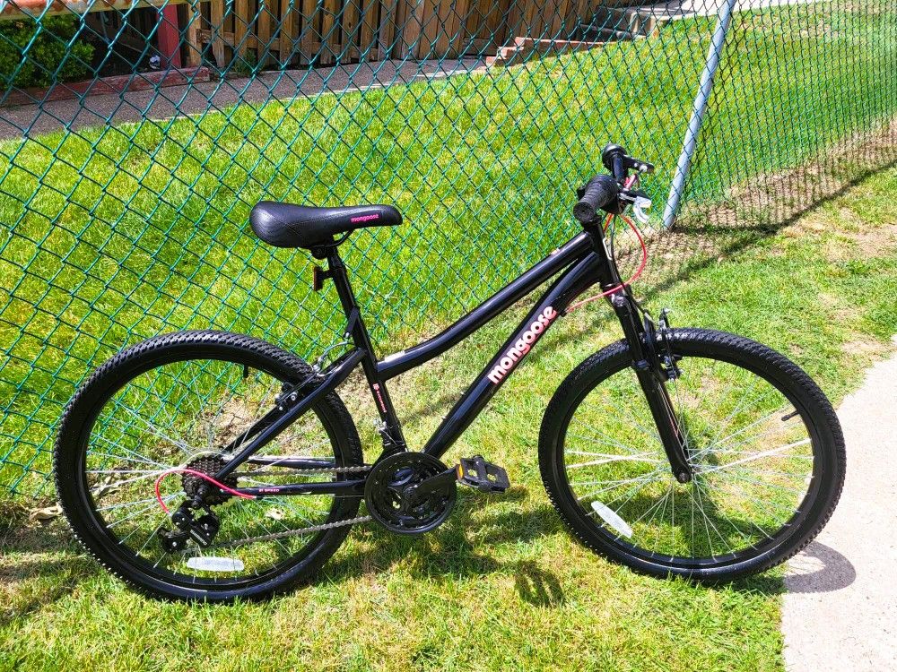 Mongoose excursion 24 inch 21 speed bike