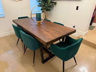 Ding room table and chairs