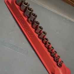 Snap-on Tools 13 pc Combination Drive TORX® Shallow Socket Set (E4-E24) • Includes (6) 1/4" drive (E4-E10), (3) 3/8" drive (E11-E14) and (4) 1/2" driv
