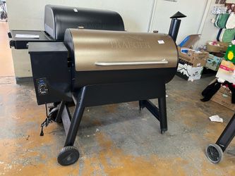 Pro Series 34-Pellet Grill and Smoker in Bronze
