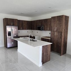 Custom Kitchen Cabinets in Doral – Showroom, Design, Personalized Service, Fast Delivery & Professional Installation