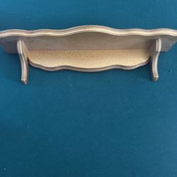 Vintage Gold Wall Shelf with Curved Edge Trim – Decorative Wood Display Rack