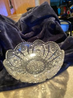 Beautiful leg crystal bowl