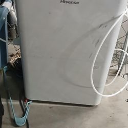 Hisense Dehumidifier 3 Speed 35 Pint *Only Used Once!!!*