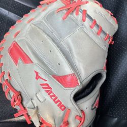 Mizuno MVP Prime Catchers Mitt Grey/ Red