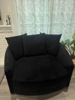 Oversized Cozy Chair – Black Suede
