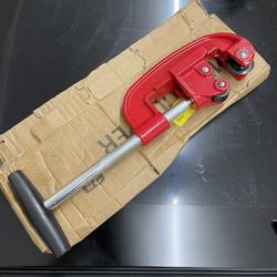 Pipe Cutter Tool Metal Tube Cutter Heavy Duty Tubing Cutting Tool with Blade Precise Plumber Iron Pipe Cutting Tool Galvanized Pipe Cutting Tool for I