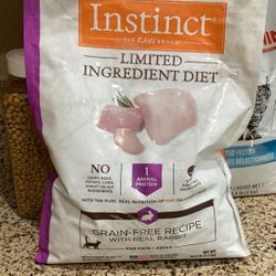 5 Lbs Of Fresh instinct  limited Ingredient diet cat food