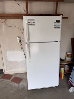 Frigidaire Full-Size Refrigerator & Freezer – Garage Fridge – Works Great