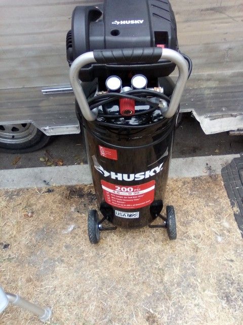 Husky Air Compressor 20 Gallons 200 PSI Sorry For $125 Retails For $300