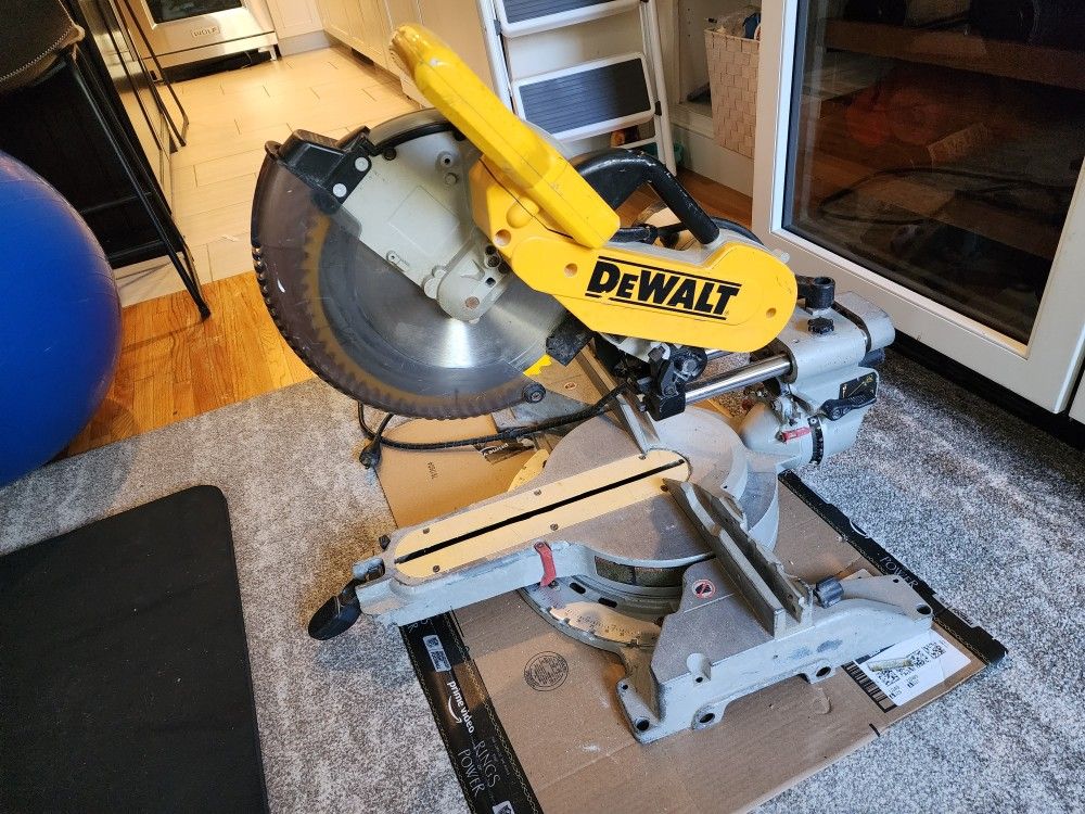 DEWALT DW718 MITER SAW 12″ SLIDING DUAL BEVEL