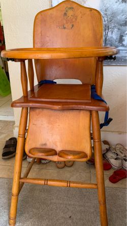 1950’s wooden high chair. Extremely rare with very durable components!