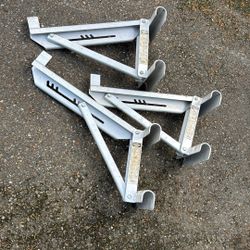 3 Ladder Jacks 