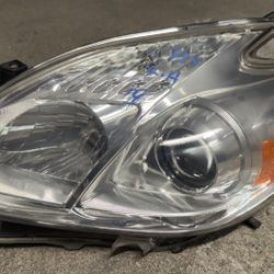 2015 Toyota Prius LH Driver Side Headlight Assembly – OEM