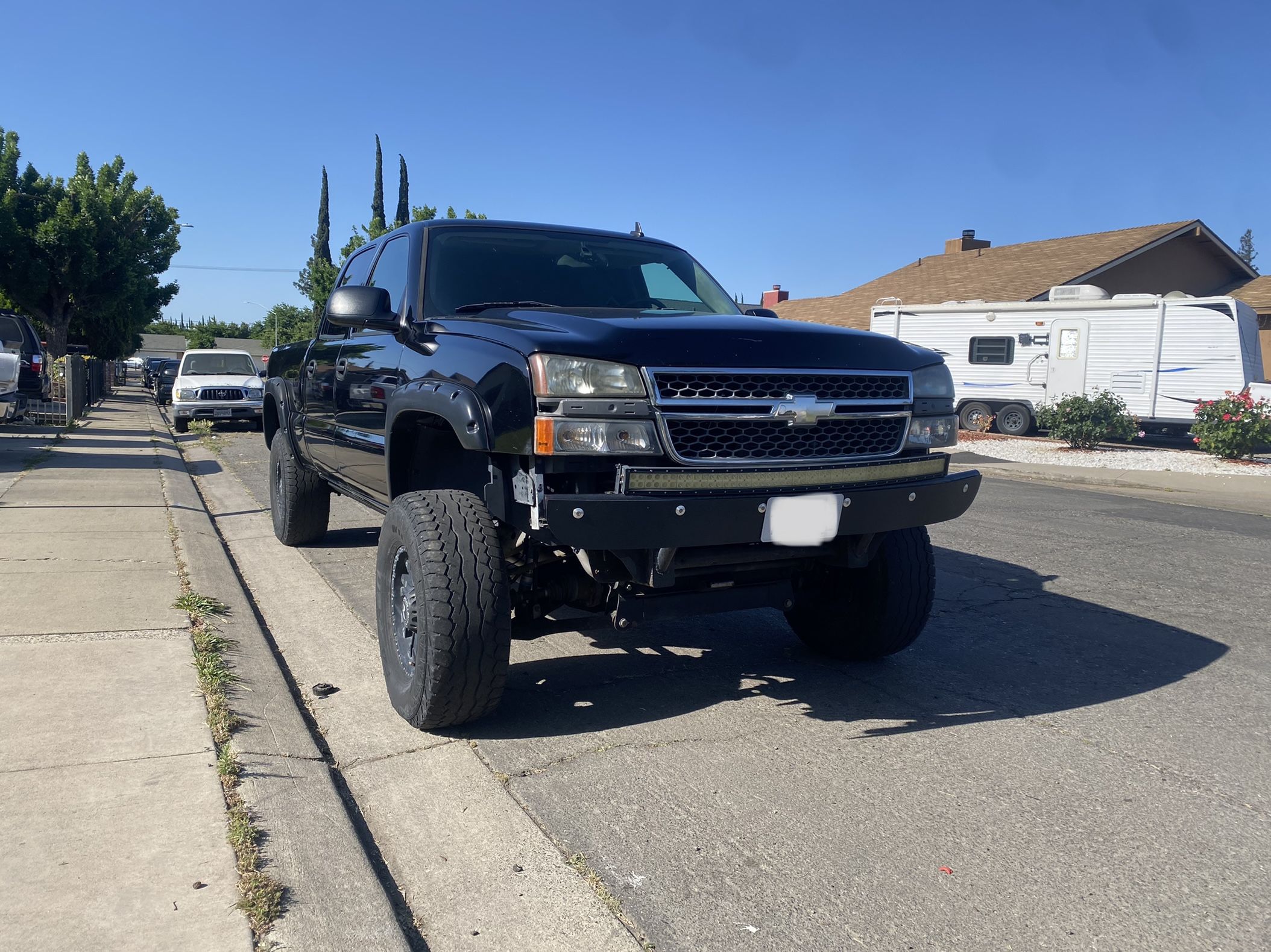 Chevrolet Silverado 2500hd 4x4 Crew Cab for Sale in Modesto, CA - OfferUp