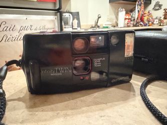 Olympus Infinity Twin - Stylus - Vintage - Film - 35mm point shoot camera with Case