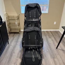 Uppababy Vista V2 Stroller Color: black