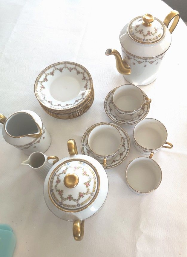 Vintage Tea Set With Teapot
