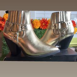 NEW IN BOX FASHION NOVA DRIPPY 24K GOLD FRINGE BOOTIES SZ 7 FASHION NOVA Style: SADDLE UP CHRISTMAS GIFT