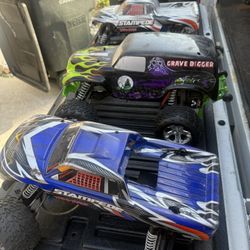 3 Traxxas Stampedes One Is A VXL, With A Ton Of New Parts Still In Packages 