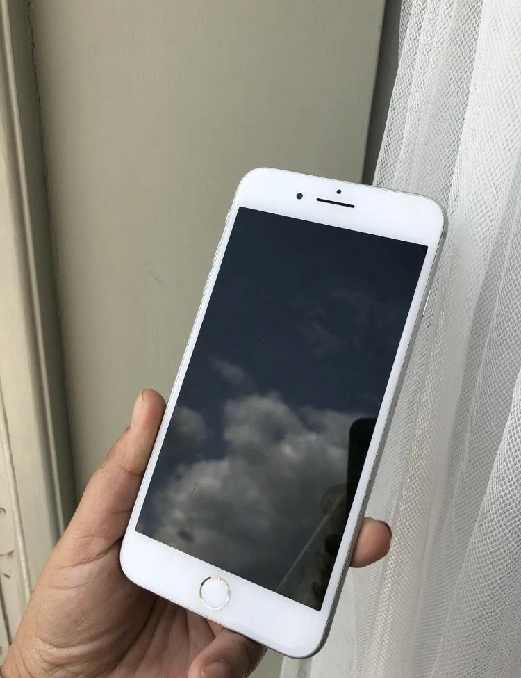 iPhone 8 Plus 64GB Silver Unlocked