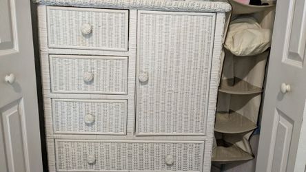 Wicker chest
