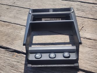 MUSTANG Radio Bezel with switches 01-04