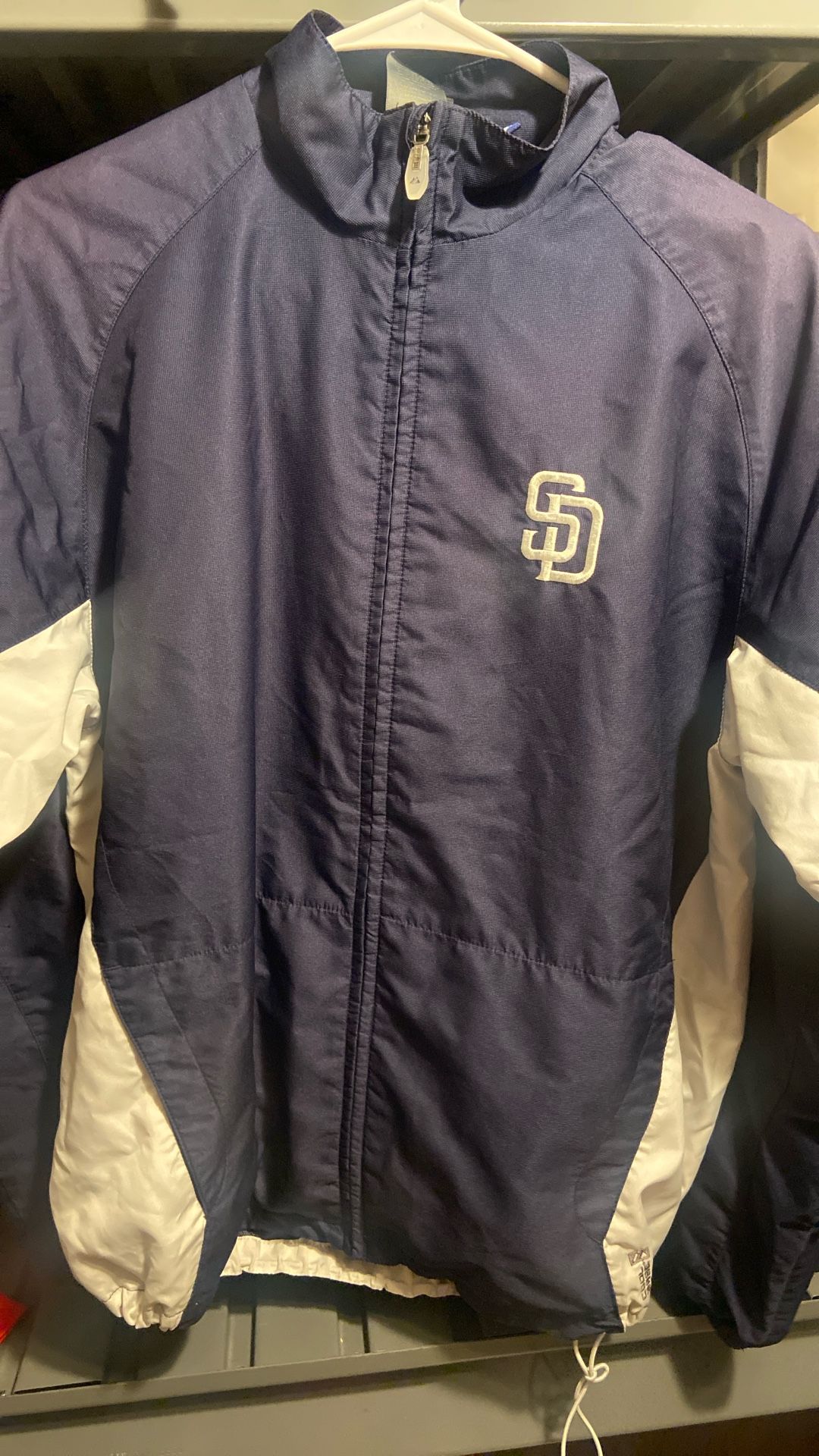 SD windbreaker
