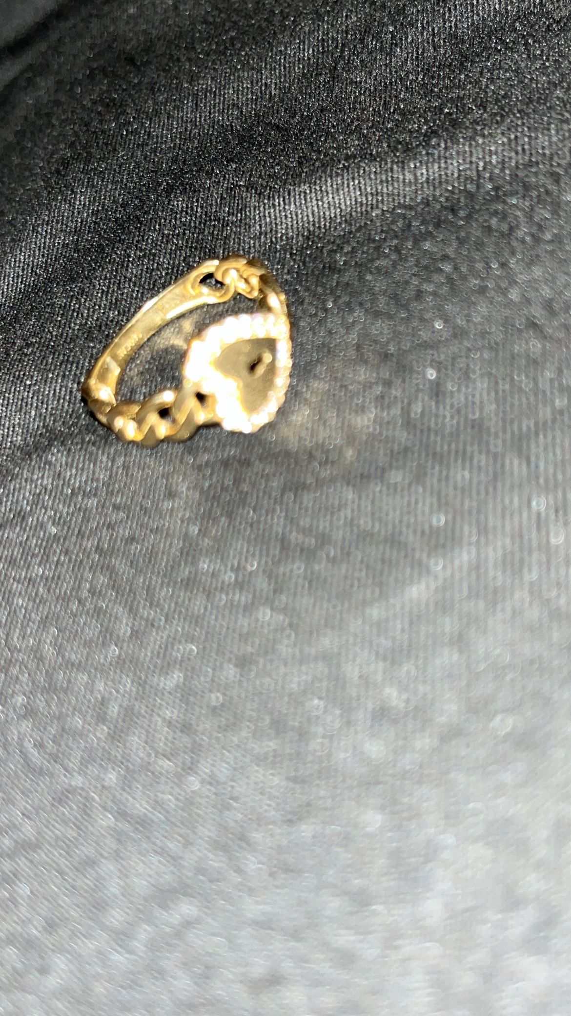 WOMANS GOLD RING