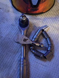 Milwaukee 1/4" Ratchet with Sockets