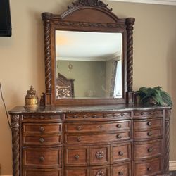 Queen Bed room Set 6 Pieces