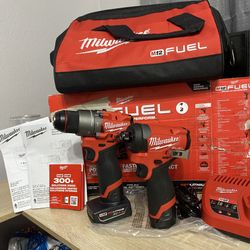 Milwaukee M12 FUEL 12V Lithium-Ion Brushless Cordless Hammer Drill and Impact Driver Combo Kit w/2 Batteries