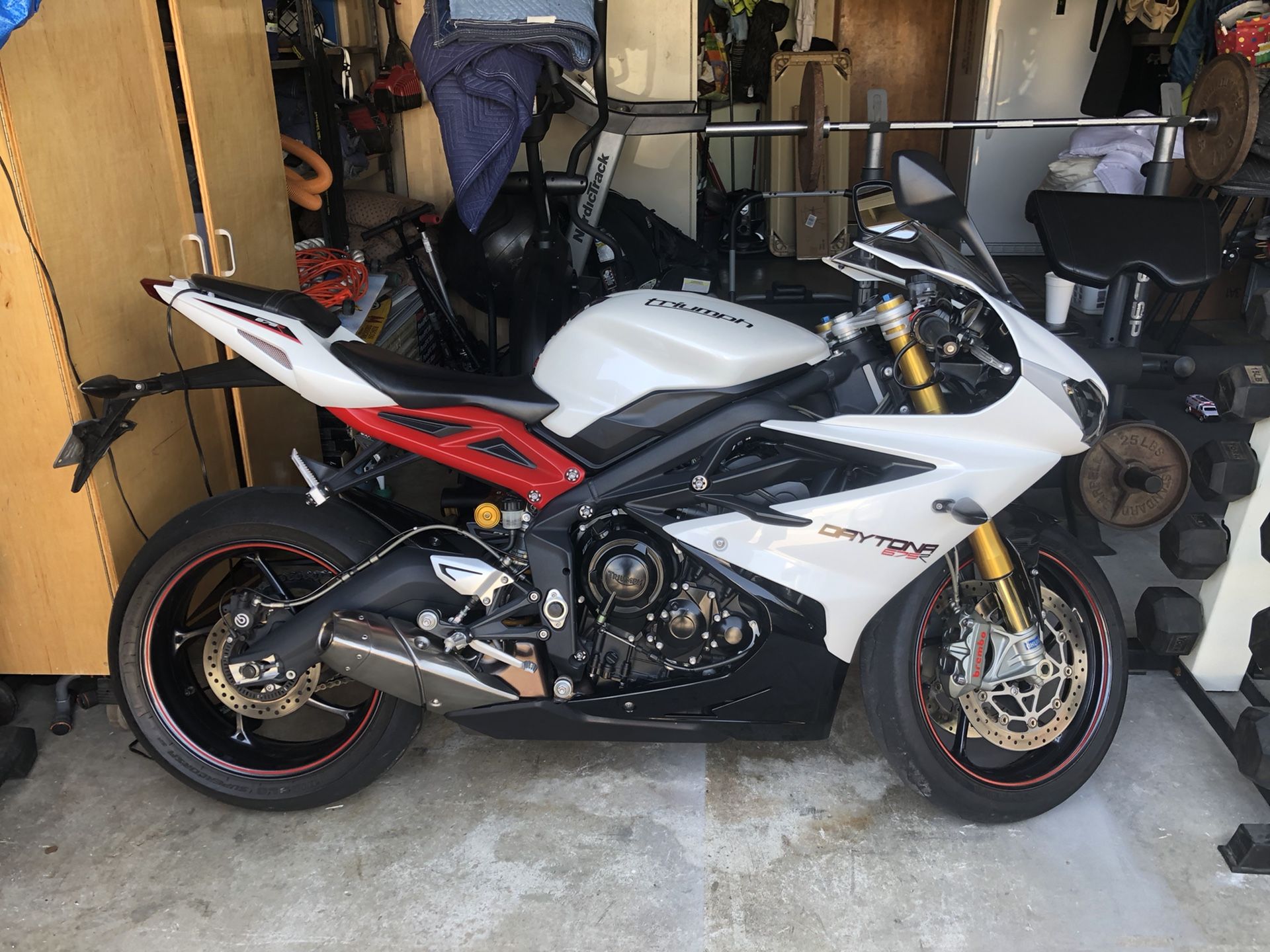 Photo 2014 Triumph Daytona 675r 4,717 Original Miles