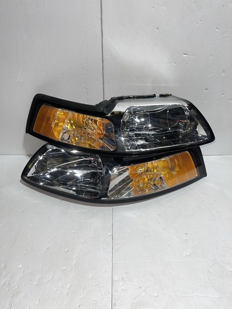 LA Zona Auto Parts 99 to 04 Ford Mustang Headlights Luces Micas Calaveras Faros