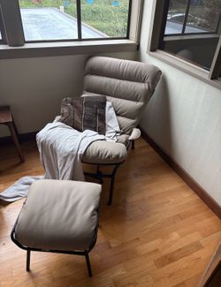 Rocking Chair w/ rocking ottoman