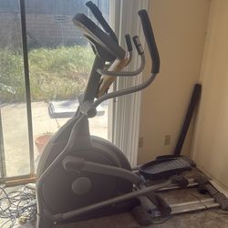 Elliptical for sale! Gym quality like new $200