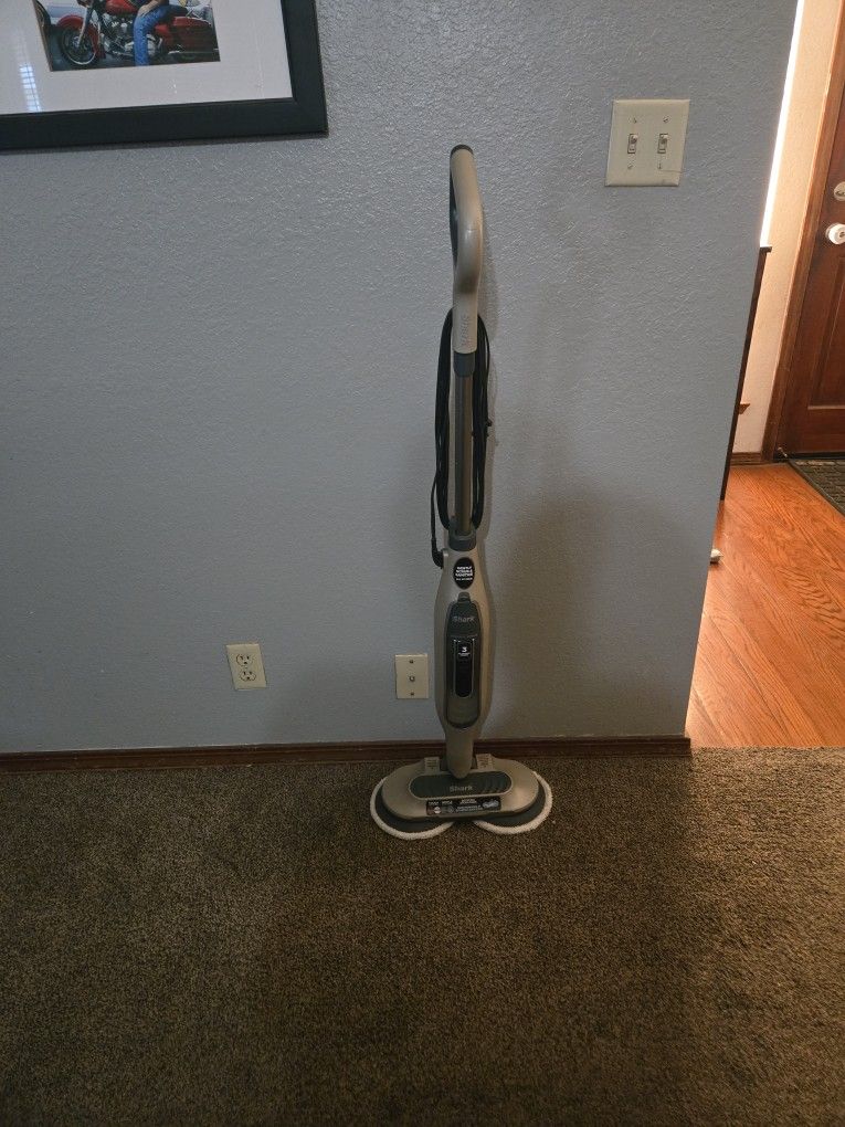 Shark Dual Mop Steamer