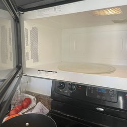 Stove And Microwave 