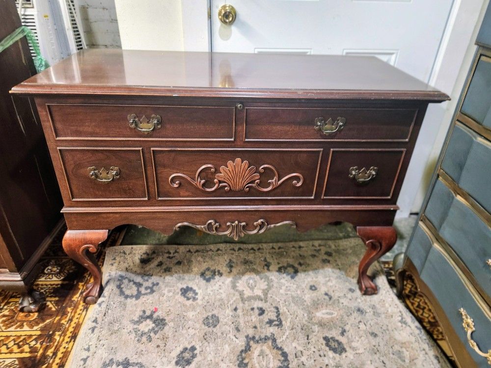 Lane Cedar Chest