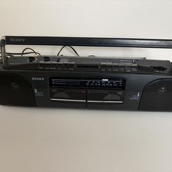 vintage Sony CFS-W303 portable radio cassette-corder boombox 