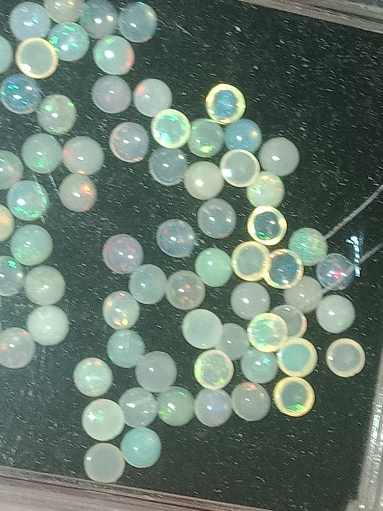 8x Pieces Ethiopian Fire Opal Cabochons 2mm