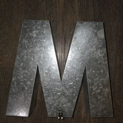 Metal W or M