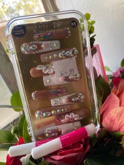 Press on nails
